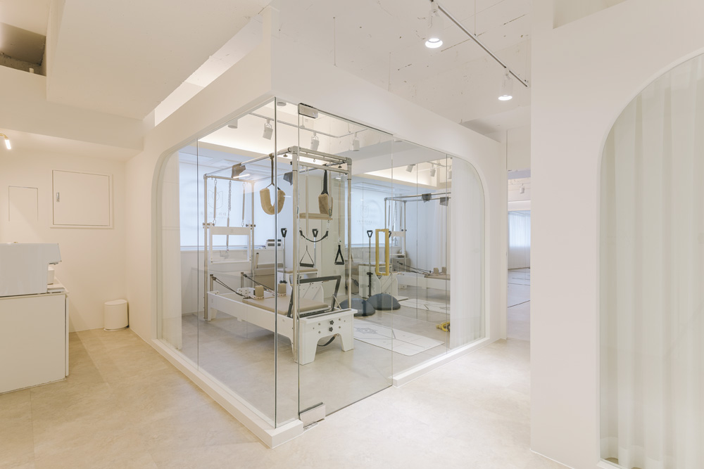 白色调的极简设计，韩国 Pilates 学院室内设计欣赏-7