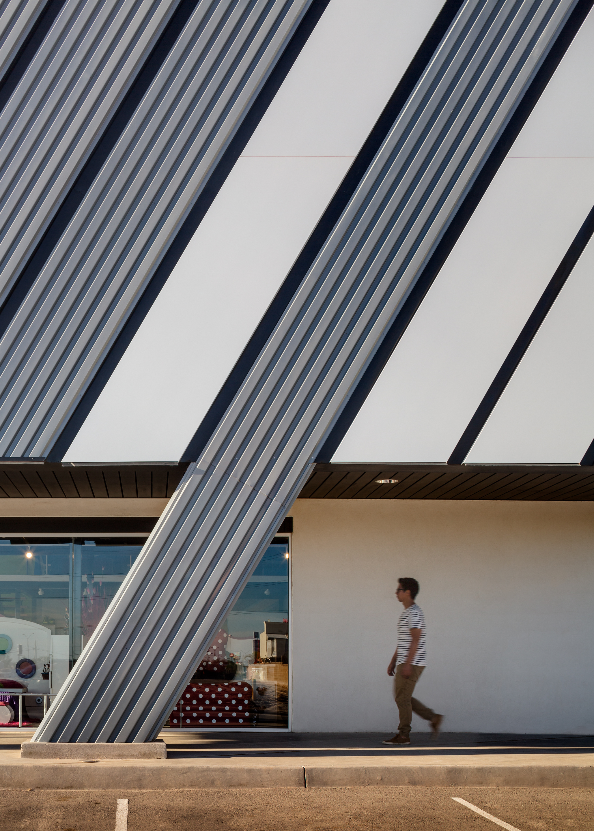 三塔雷斯 · Jorge Urias Studio 购物中心设计-10