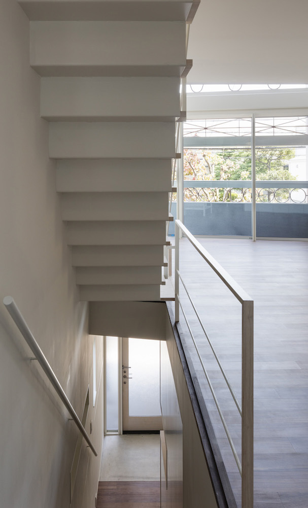 Remodeled House to get an Interior Full of Light and Open Spaces-14