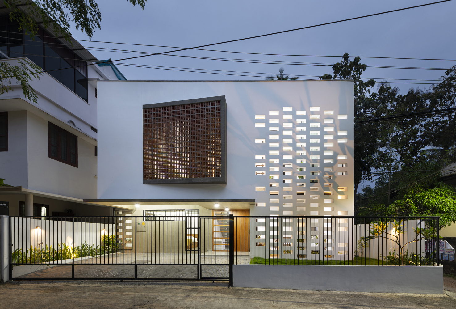 白色立方体住宅丨印度特里凡得琅丨Srijit Srinivas ARCHITECTS-35