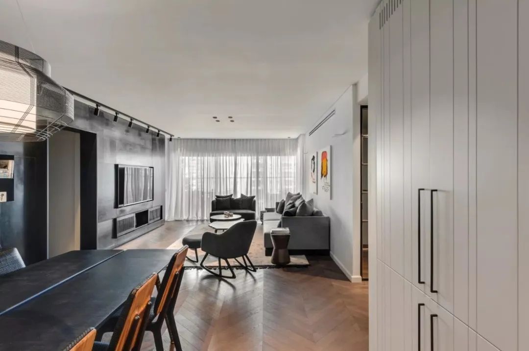 特拉维夫顶层住宅,黑白色调的时尚空间-103