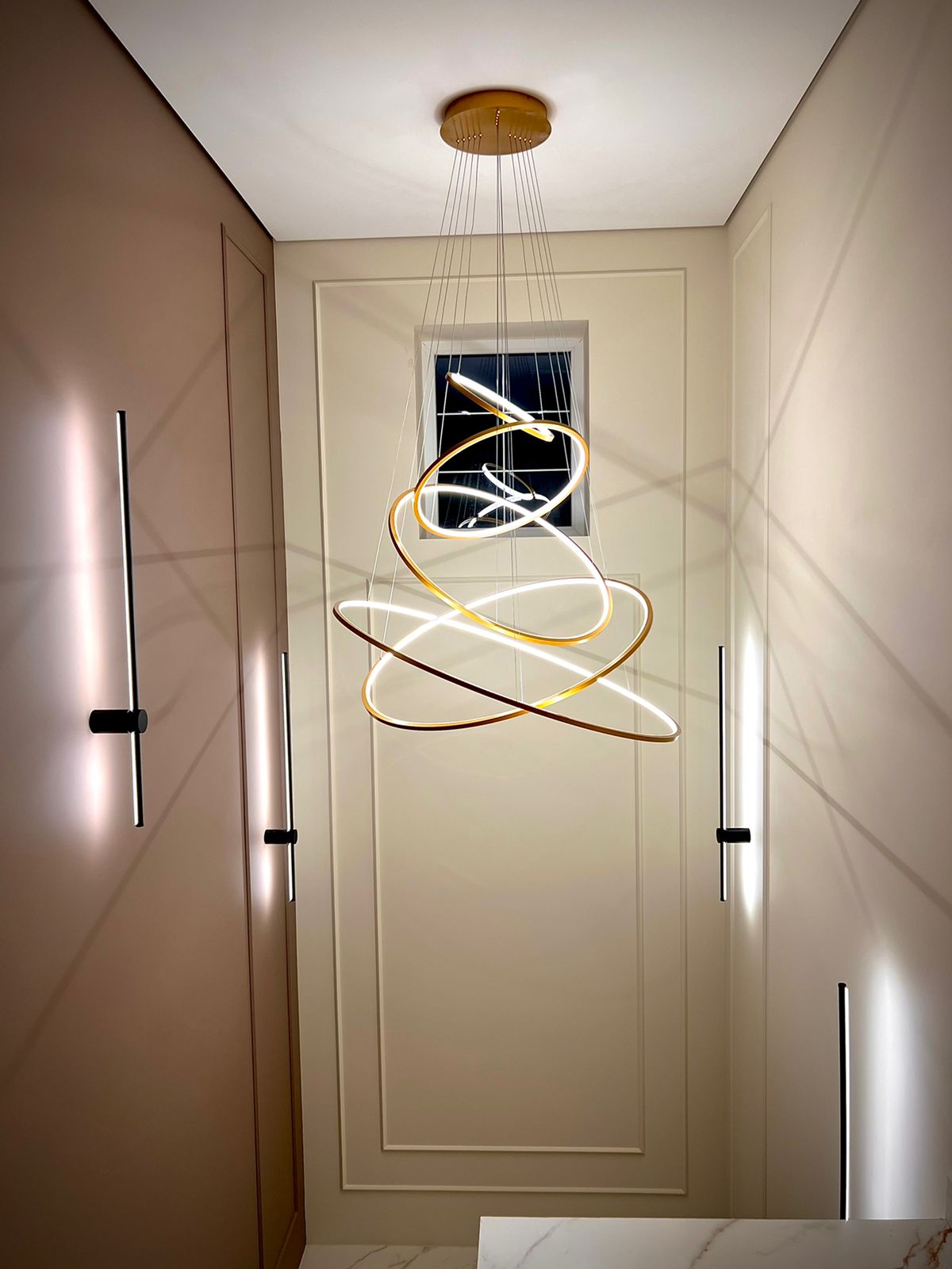 Реализованный дом 150 м2 в Подмосковье. Дизайн-проект интерьера + комплектация материалами, мебелью, светом и другими элементами-2