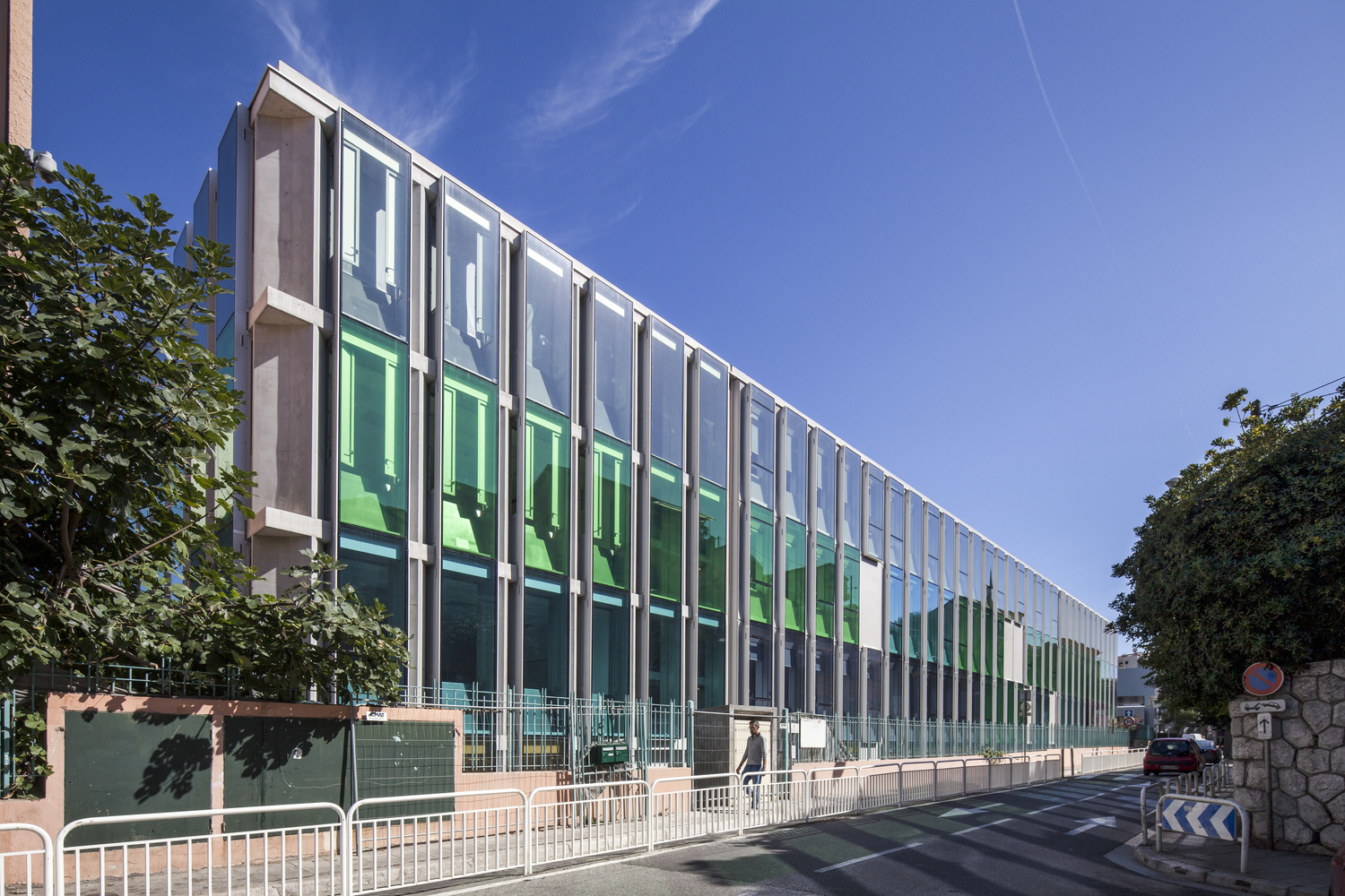 法国尼斯 Simone Veil 中学,融入环境的和谐设计-55