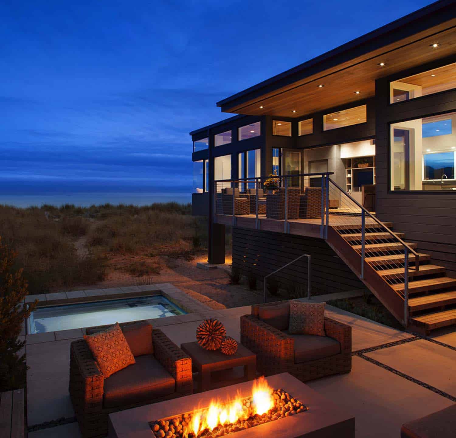 Seaside retreat celebrates indoor-outdoor living in Stinson Beach-15