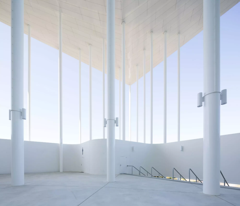 细柱顶起苍穹，优雅体育场馆和火爆赛事的火花-20