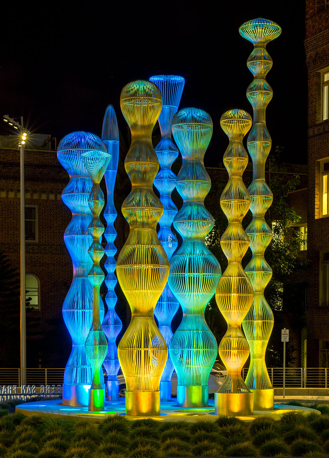 梦幻之身 · 医院入口的动态雕塑-8