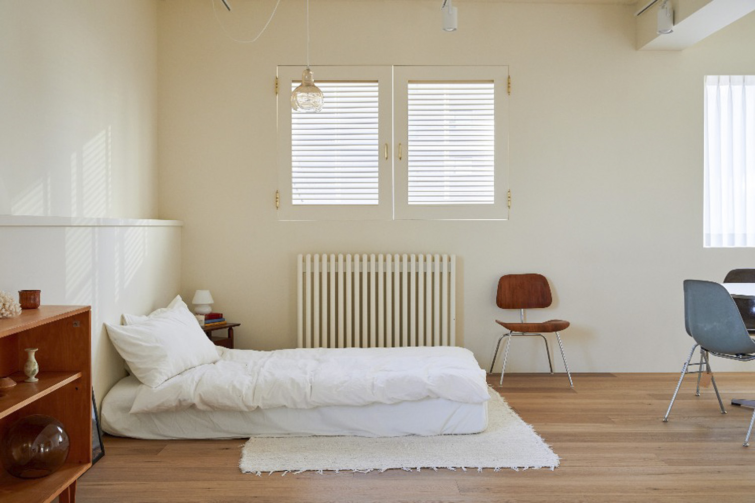 35 平简约设计工作室，展现白色与木纹之美-5