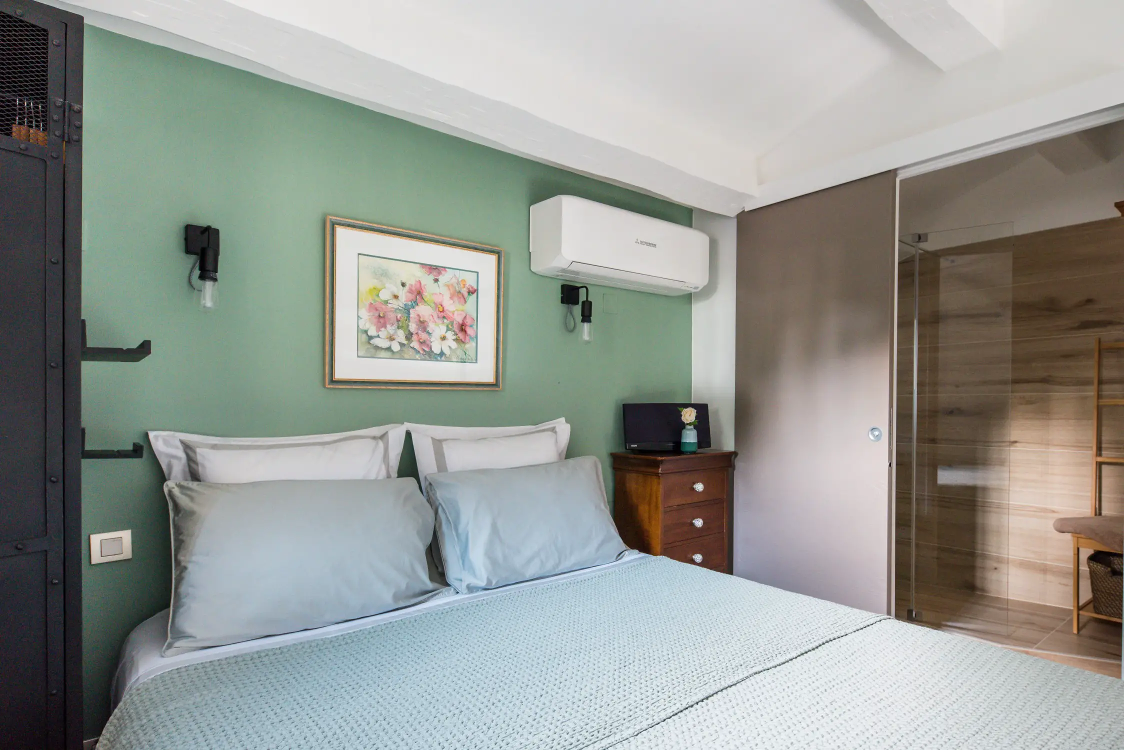 南法当代住宅 | 异国风情壁纸点亮现代设计-12