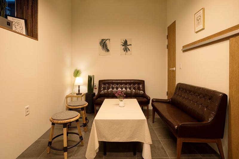 极简纯白木质风，12 平米小咖啡馆设计-9