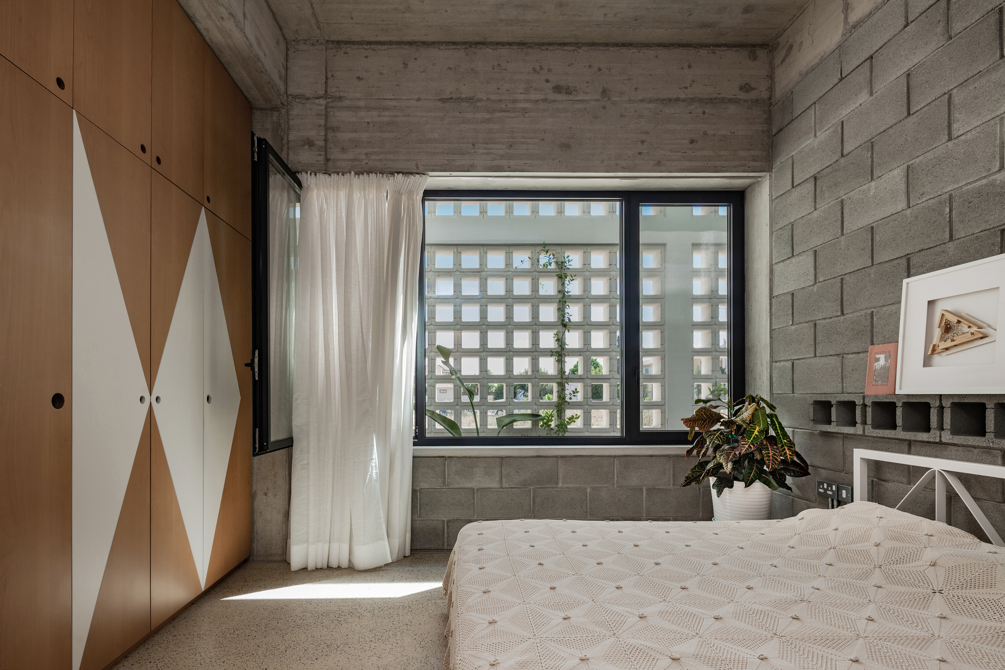 A House with Four Gardens / draftworks architects-23