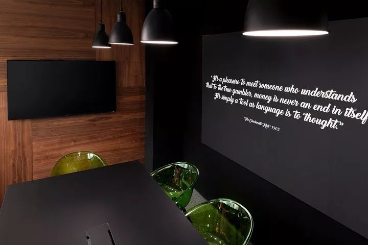 Stars Group 索非亚办公室 | 暗黑主题下的多元化空间设计-17