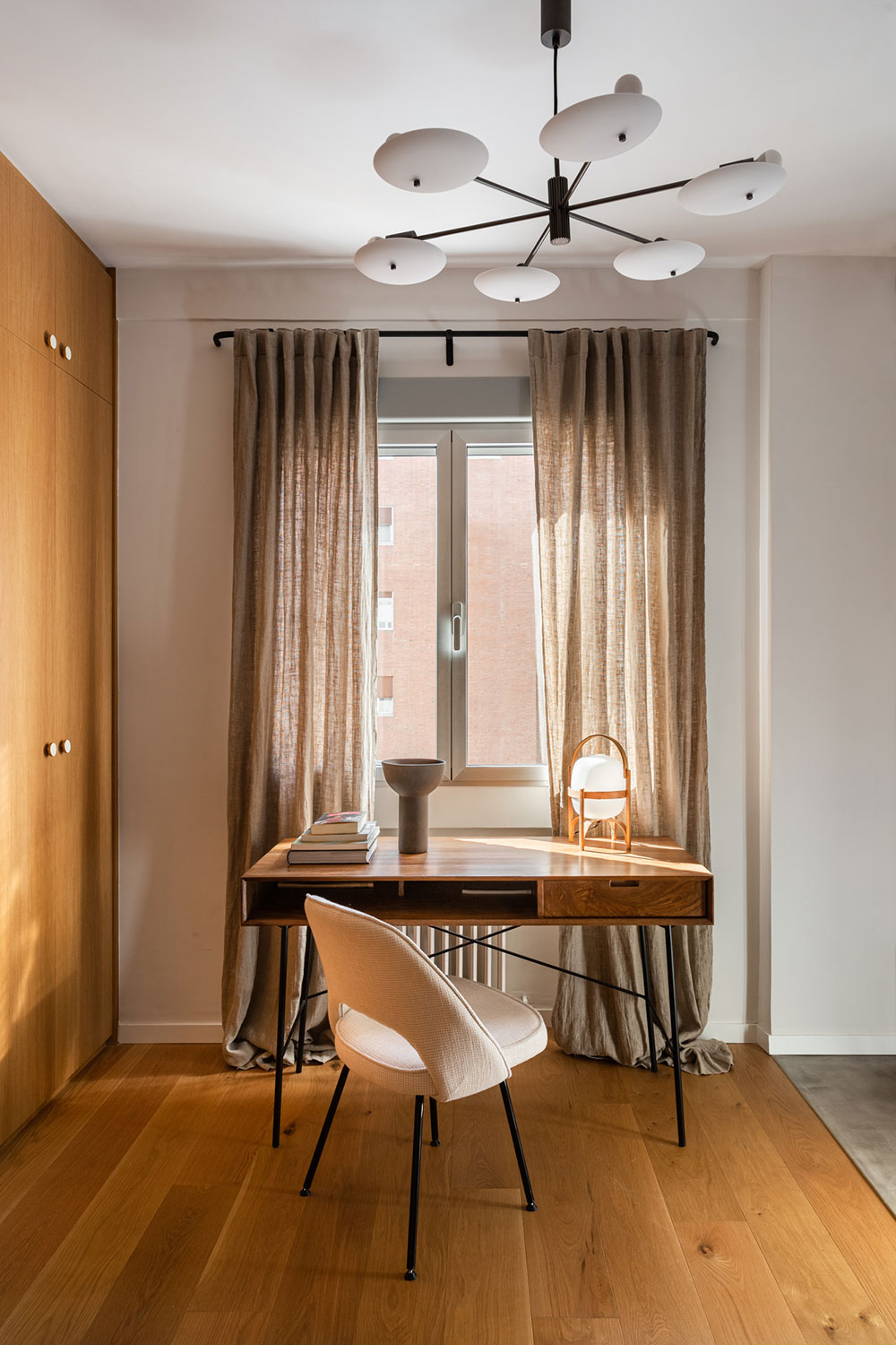 马德里中心工业风公寓设计-13