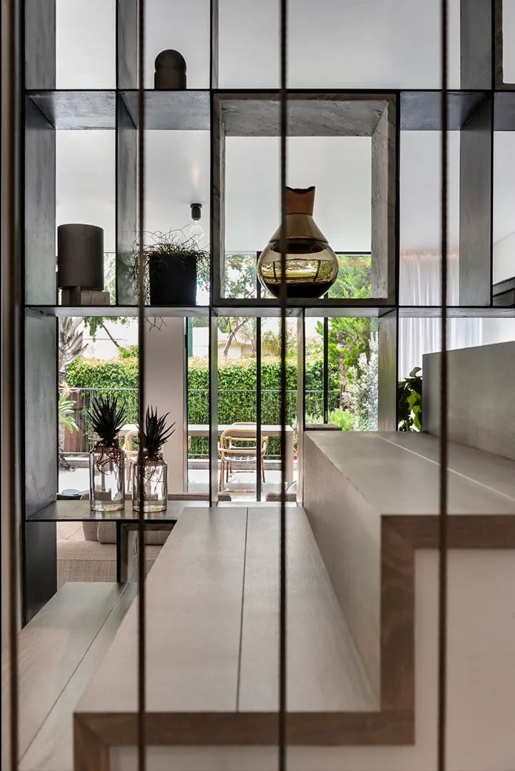 Aviram Kushmirski 打造轻奢风空间，黑白色调与实木地板的完美搭配-50