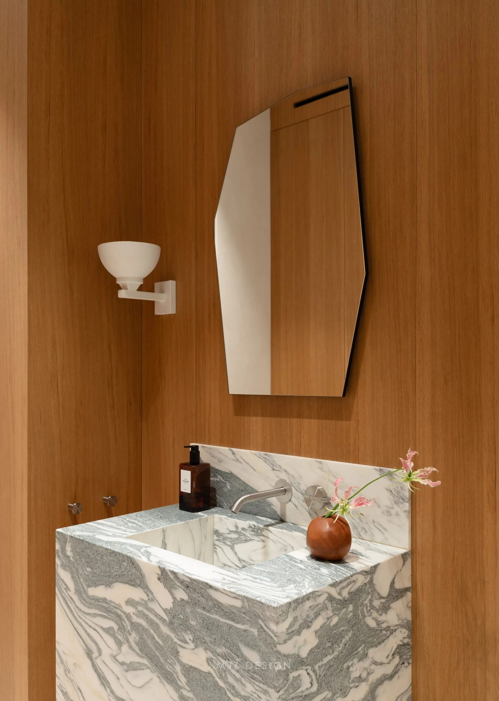 标题68

注：TITUL可能是TÍTULO（西班牙语标题、题目）的拼写错误，按照常见理解进行了翻译 丨俄罗斯莫斯科丨QUADRO ROOM-27