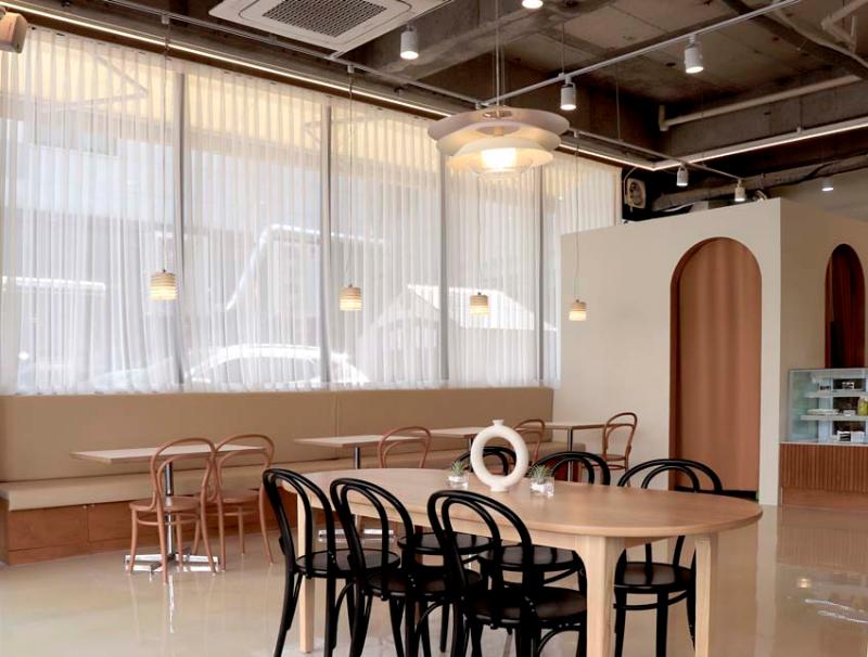 20 平米白色&木质现代咖啡厅设计-13