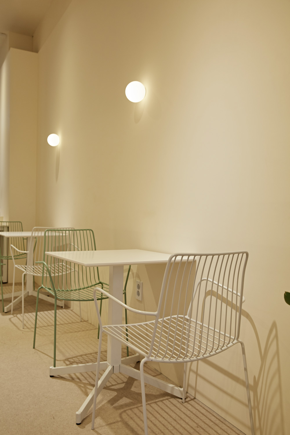 贝伊顿的 11 平米咖啡厅 | 极简主义的完美诠释-11