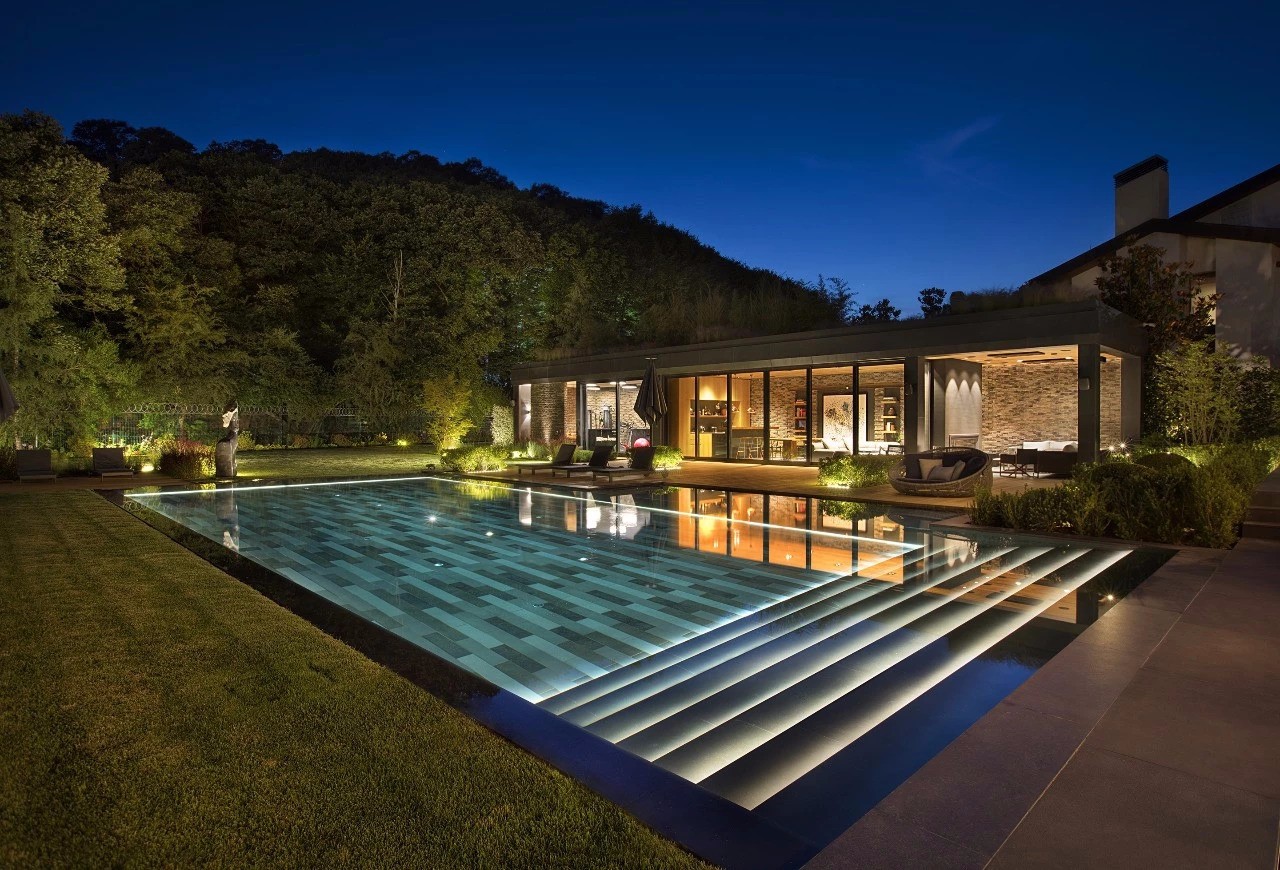 一家 4 口丨住 1700m² 艺术大宅-4