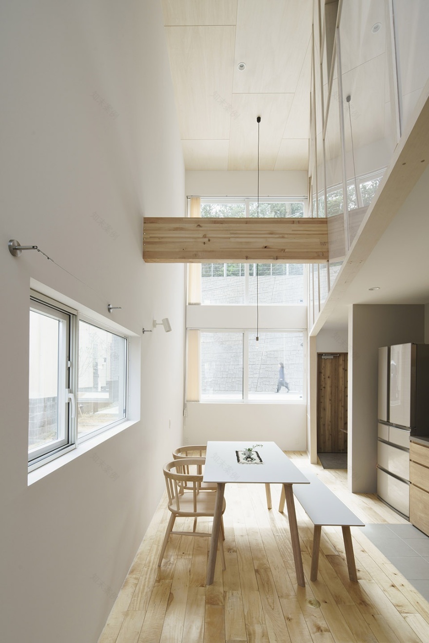 日本叶山住宅——半透明幕墙打造自由空间-11