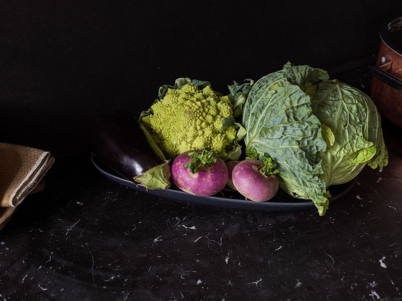 瑞典 55 平方小公寓,黑色厨房成为空间焦点-4