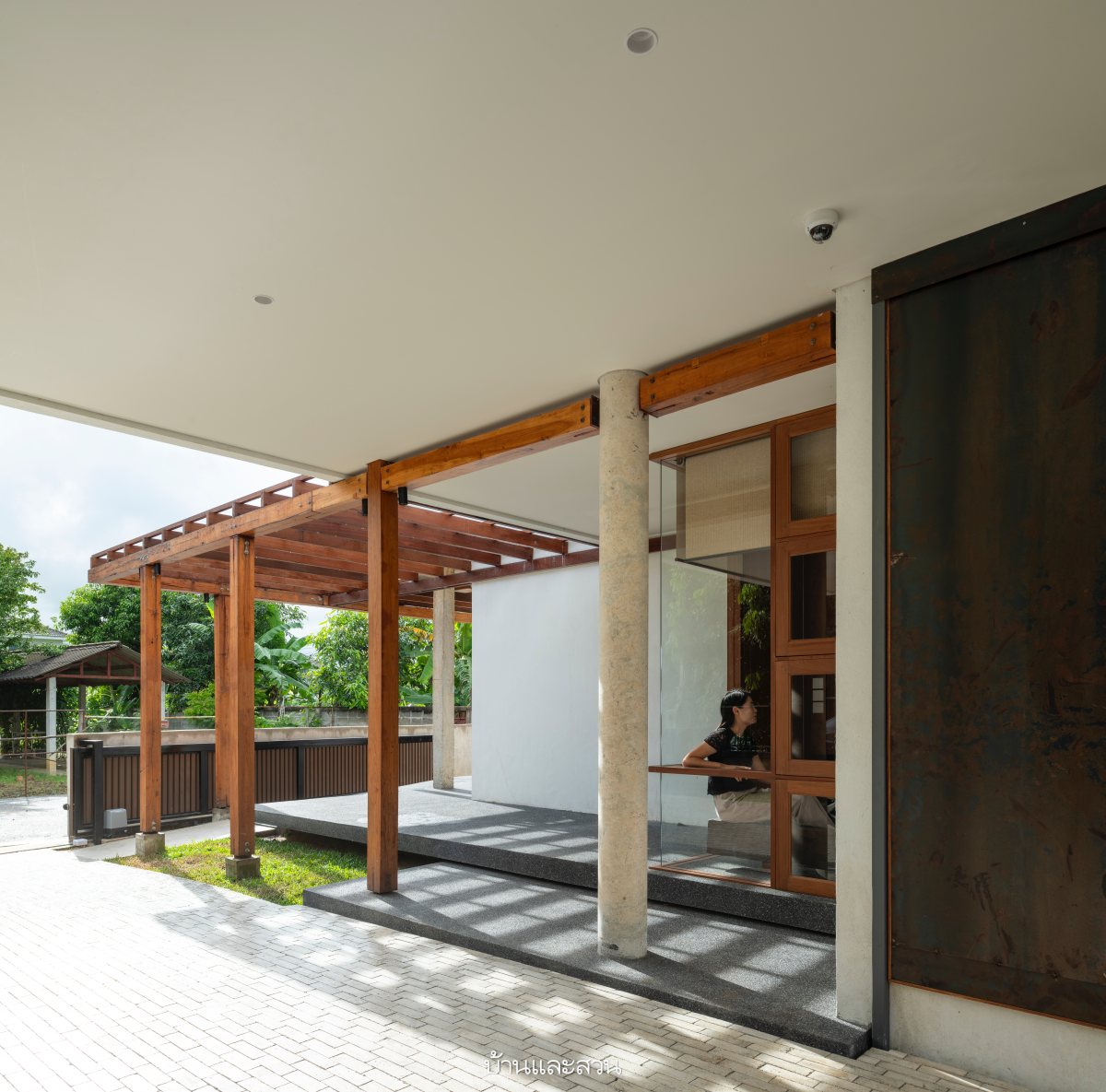 บ้านวิวภูเขาทรอปิคัลโมเดิร์น เปิดมุมมองสู่ดอยสุเทพ - บ้านและสวน-4