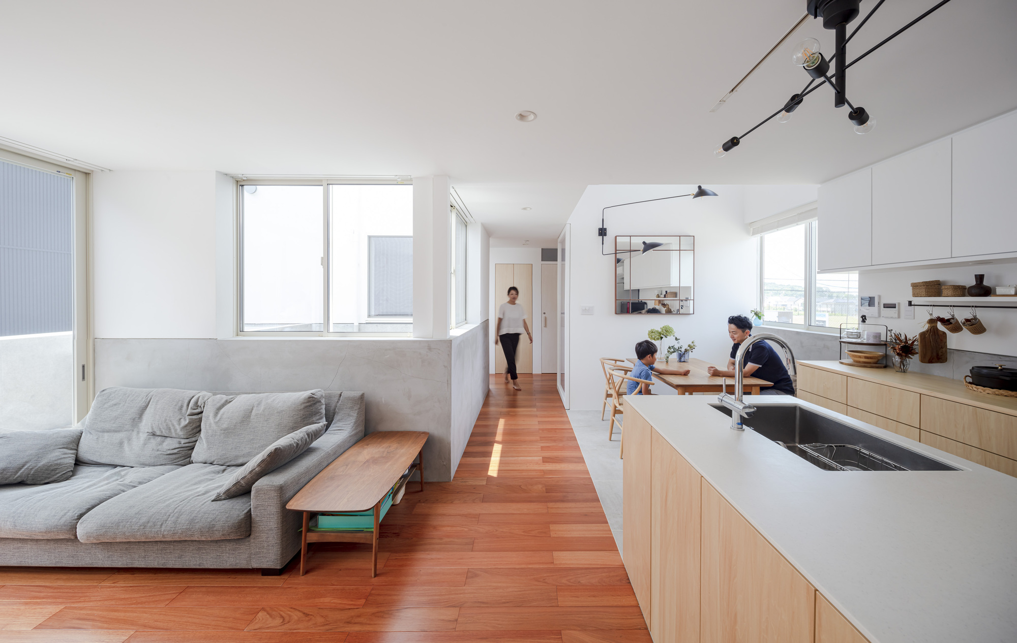 House with Hooked Multi Level Crossing / ihrmk-35