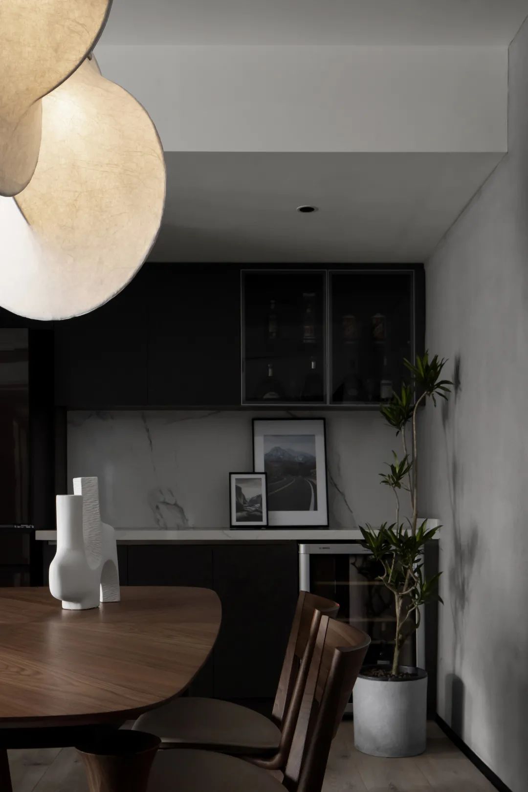 广州 CBD 现代侘寂风住宅丨中国广州丨广州从容装饰工程有限公司-41