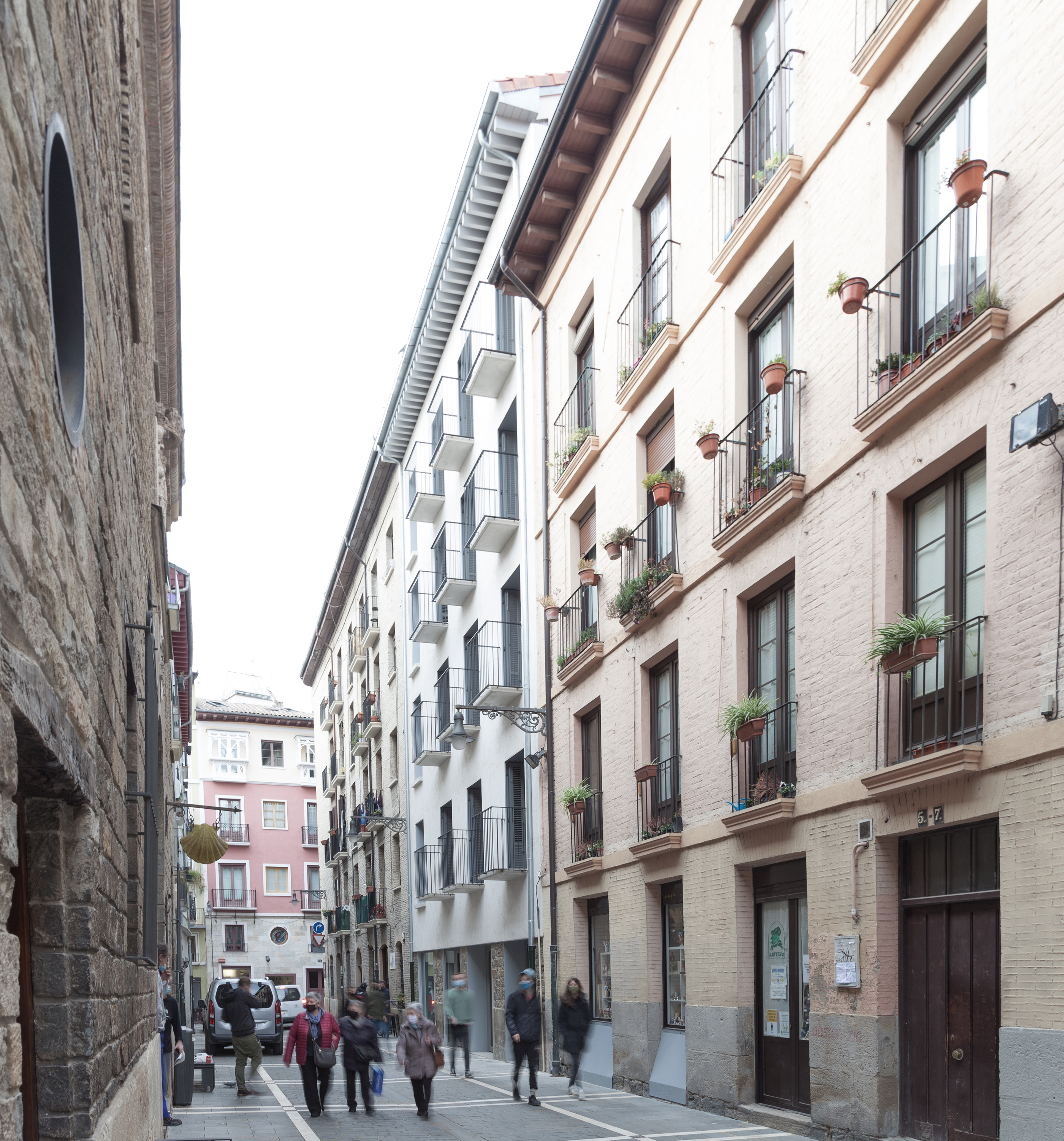 Pamplona 老城区废旧住宅翻新-10