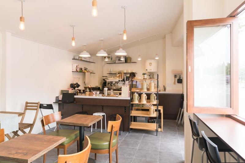 简约白调 10 坪咖啡厅 室内设计报价解析-3