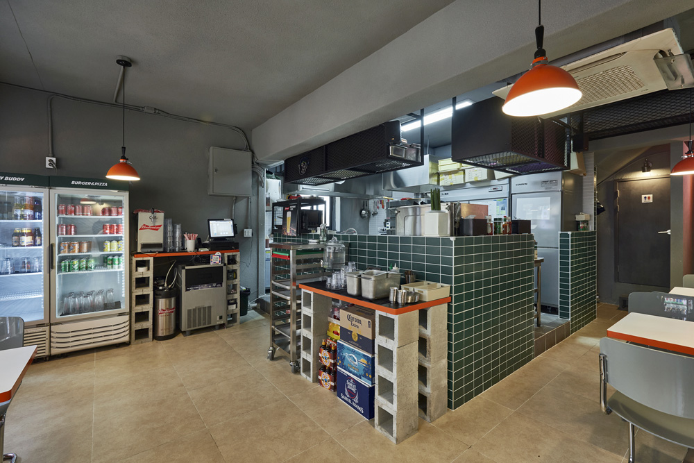 20 平米橙色亮点披萨店，打造极致室内空间-5