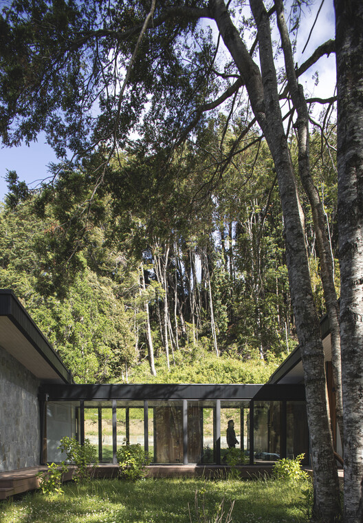 智利 Patagonia 湖畔复杂建筑设计丨Estudio Base Arquitectos-17