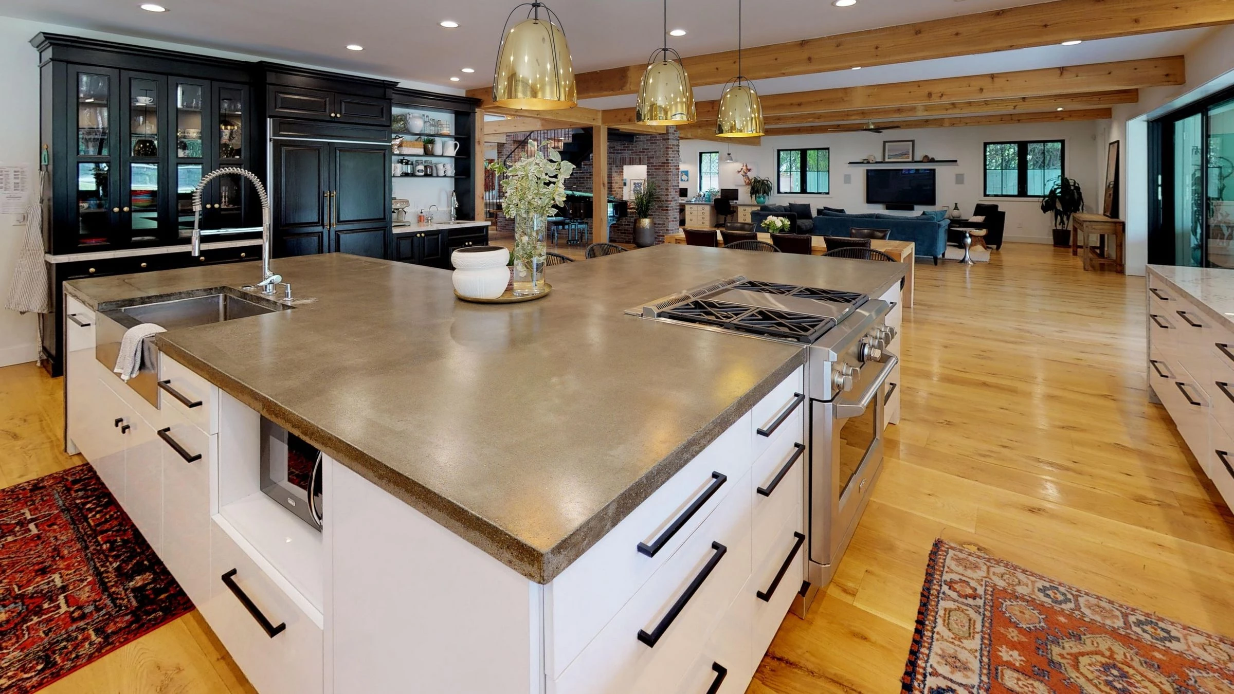 加州阳光下的现代农舍之家-18