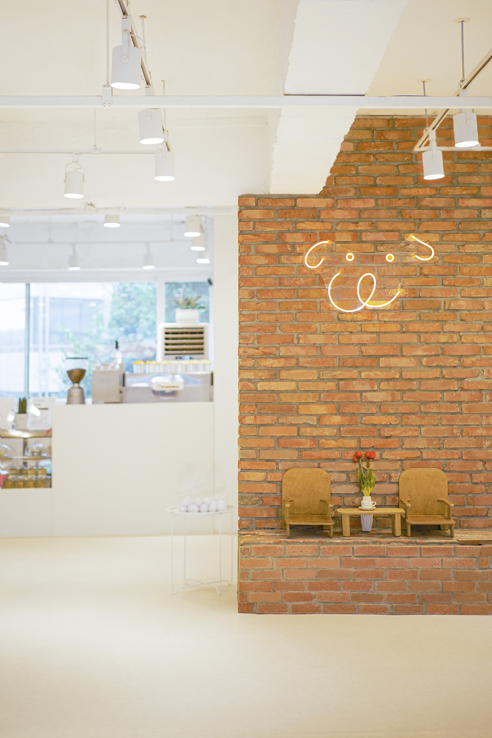 现代简约设计，50 平米公寓的惊艳变身-11