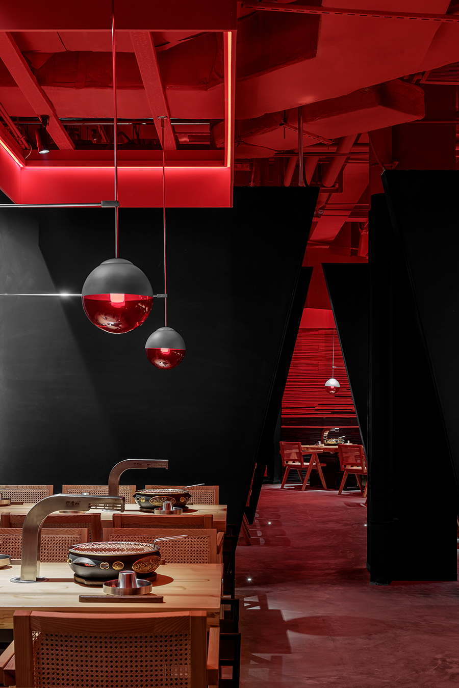 成都 320㎡火山岩洞韩式烤肉空间,演绎红与黑的独特魅力-65