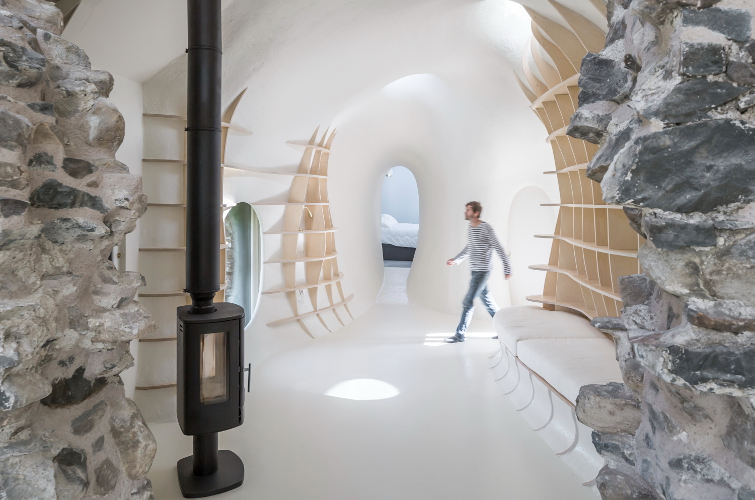 苏格兰废墟中的现代私人住宅-36