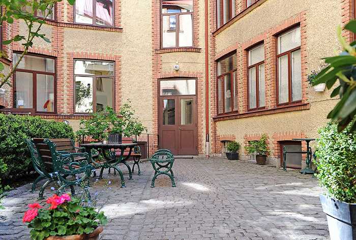 瑞典城市公寓的印花墙纸设计-30