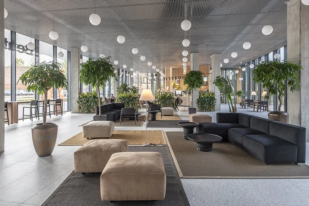 住宅区公园；高档社区公园（注：Uptown有住宅区、高档社区等意思，需结合具体语境确定更合适的表述，这里给出相对常见的两种语义组合翻译） -28