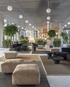 住宅区公园;高档社区公园(注:Uptown有住宅区、高档社区等意思,需结合具体语境确定更合适的表述,这里给出相对常见的两种语义组合翻译)