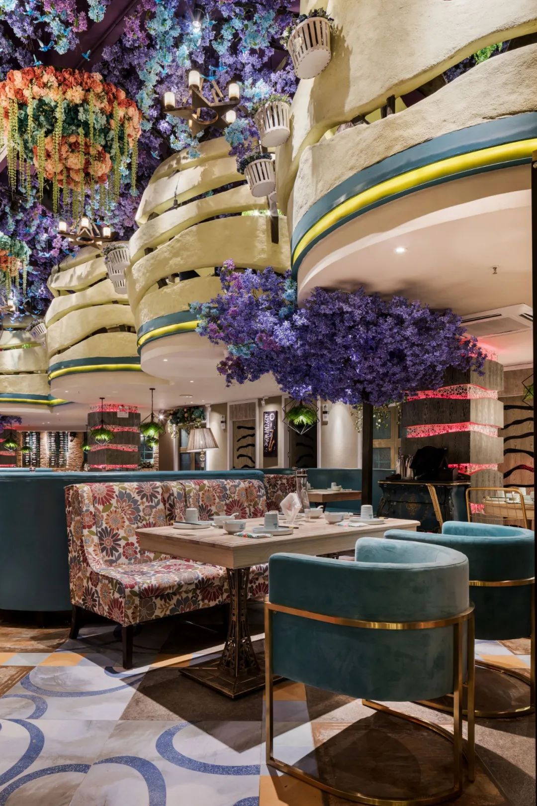 钱磊 | 餐饮空间不止餐饮,五光十色的视觉盛宴-51