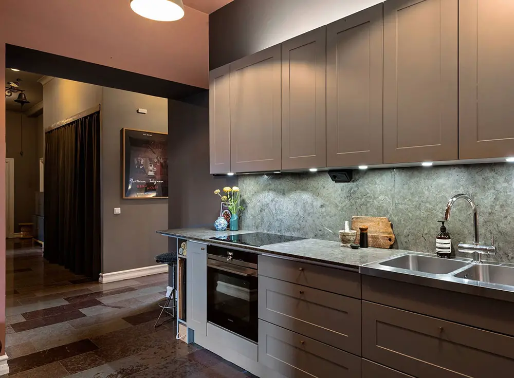 瑞典斯德哥尔摩现代彩色公寓设计-12