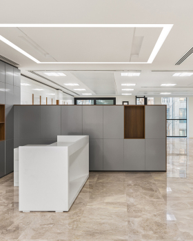 《Mehrkanaz Office Building | AsNow Design》灵活空间，光影交错