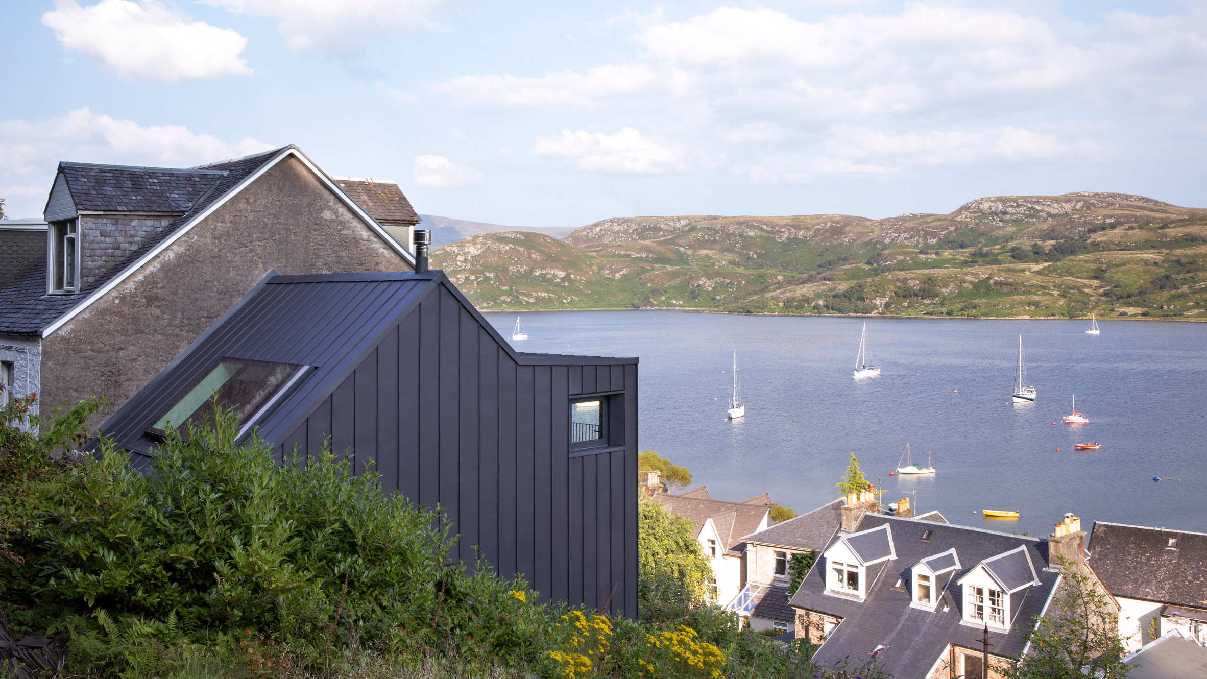 技术之宅 | 苏格兰乡村的现代金属住宅-0