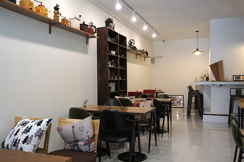 42 号店铺，21 平米纯白现代咖啡馆设计-6