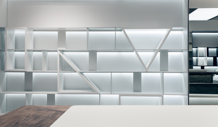 成都热风太古里形象店 | 突破传统，打造深色时尚空间-31