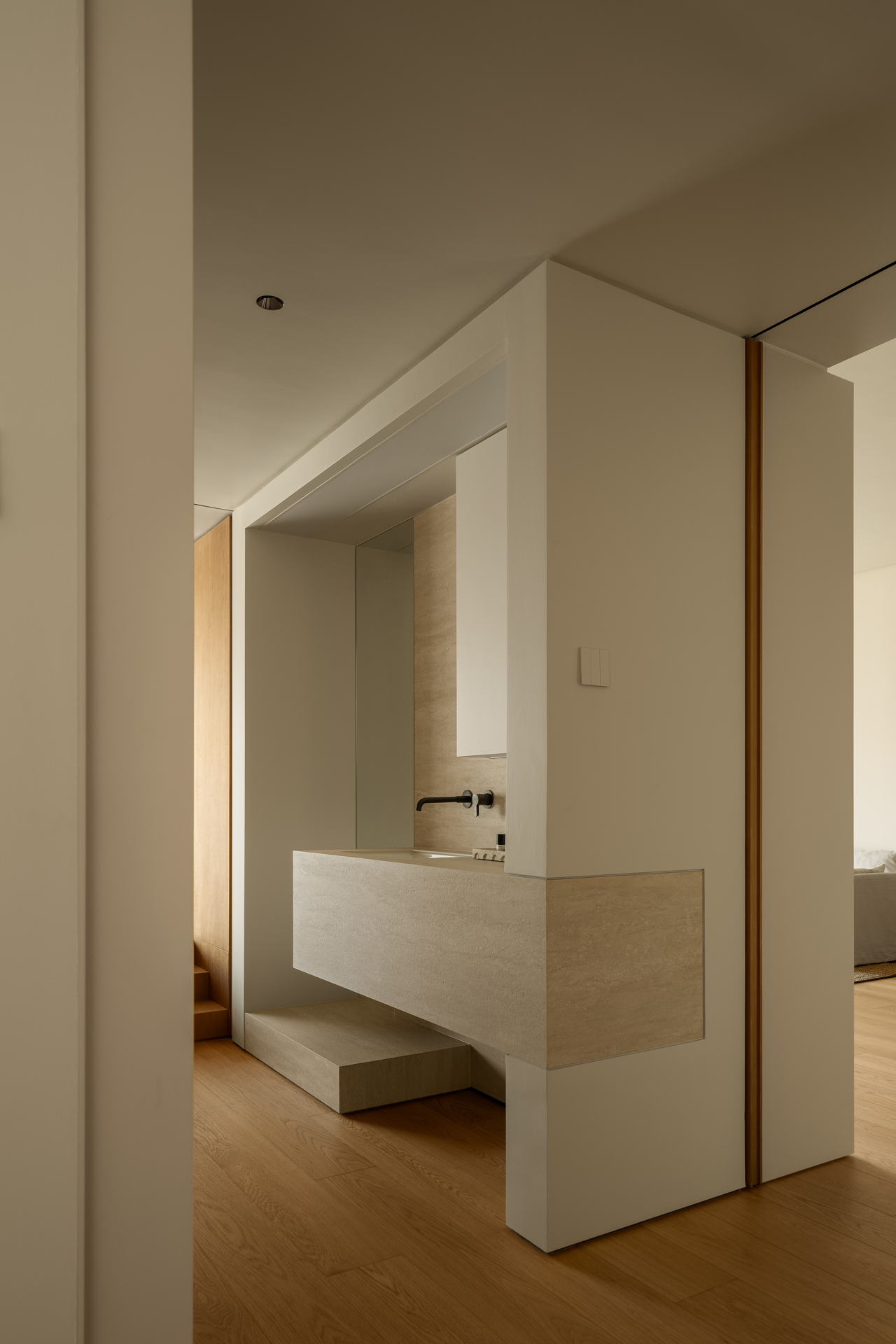 L 之家(注:这里HOUSE常见理解为房子、住宅等意思,结合前面字母L,推测为一个具有特定名称的住所之类,之家是比较常见表达,若有更多背景信息,可能有更合适译法 ) 丨中国广州丨KINJO DESIGN幾築空間設計-56