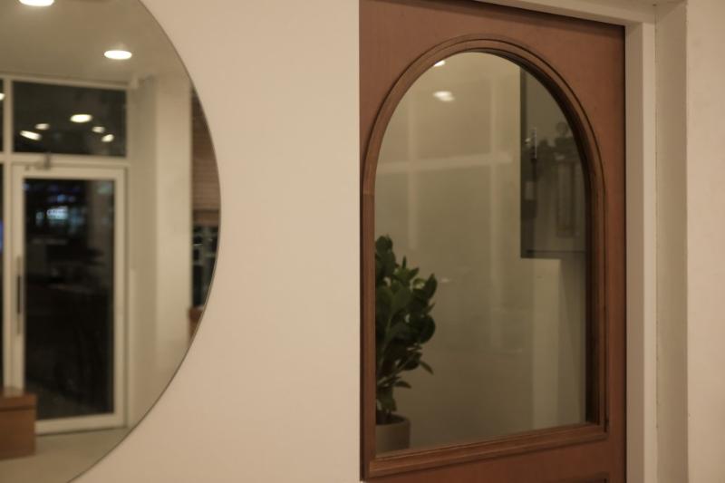 极简 12 平米咖啡厅，打造温馨舒适空间-6