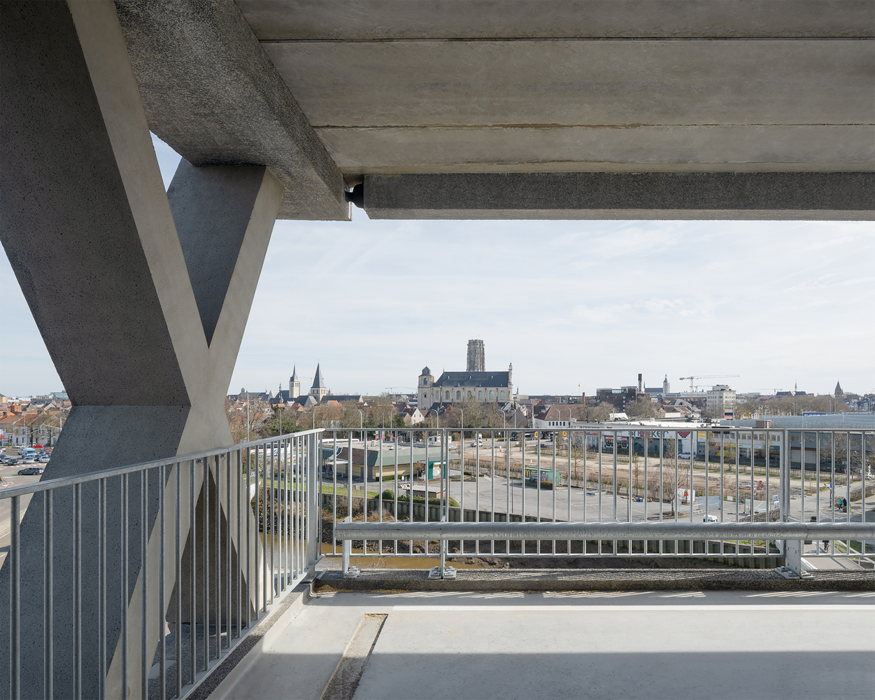 停车大楼的动态转换空间-32