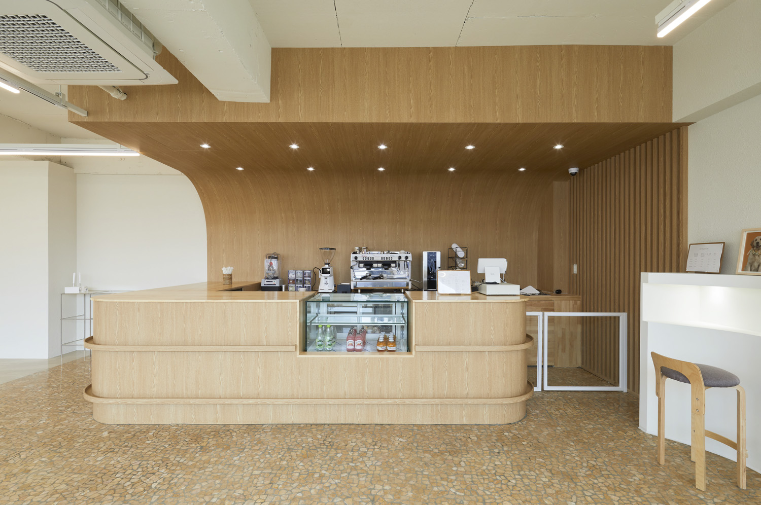 韩国白色&木色现代办公室设计-12