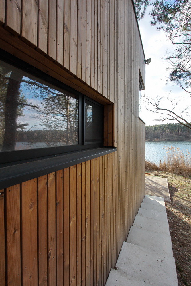 嵌入林地的周末别墅-32