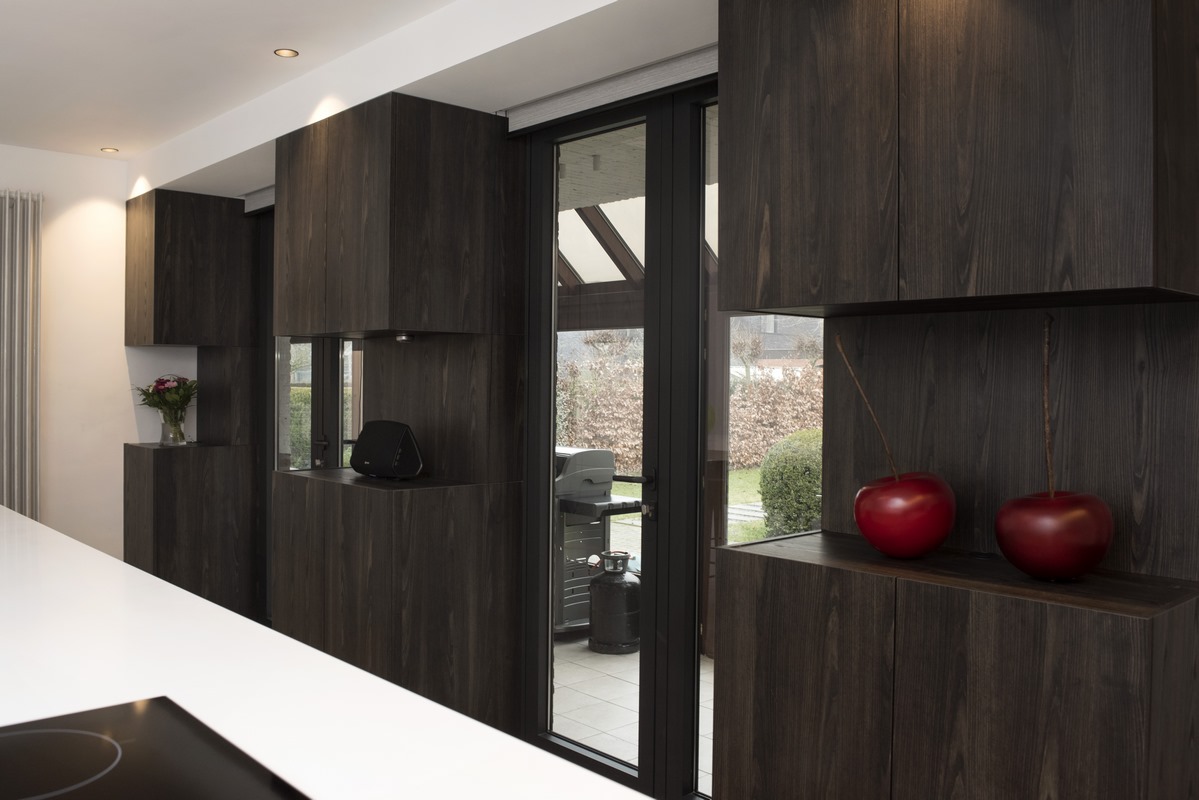 厨房翻新VV

注：VV可能是特定名称、缩写等，由于缺乏更多背景信息，只能直接保留原样 -4