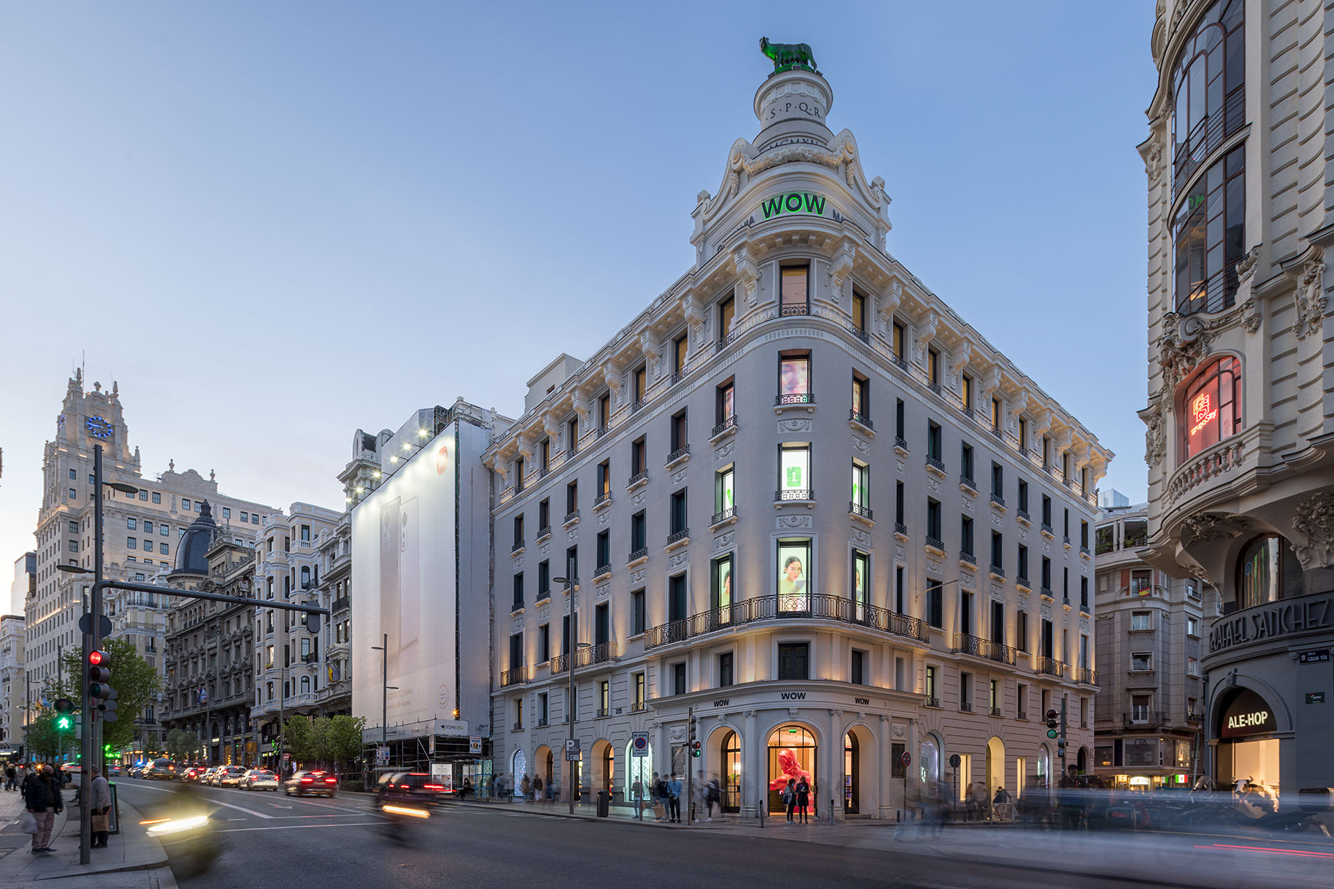 WOW 在线购物体验店丨西班牙马德里丨External Reference-49